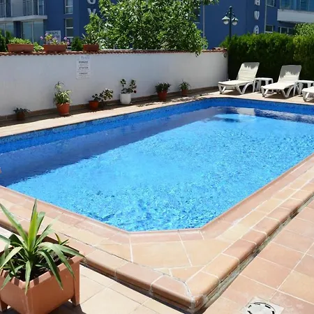 Riviera Хотел 2*